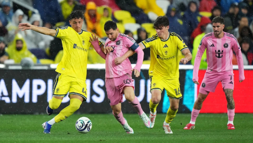 他真的想赢！38岁梅西补时追防到后场铲断，队友浪射不传后愤怒摊手