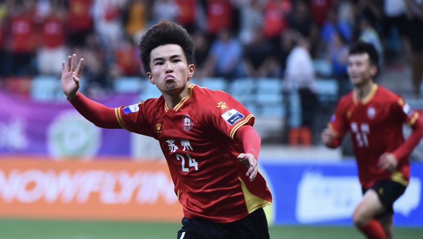 超新星！苏超17岁高中生高燃双响：虚晃后转身抽射+独闯龙潭