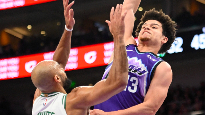 年度最佳扣篮！小克莱顿逆天弹跳死亡隔扣怀特 李凯尔乐福全被惊呆