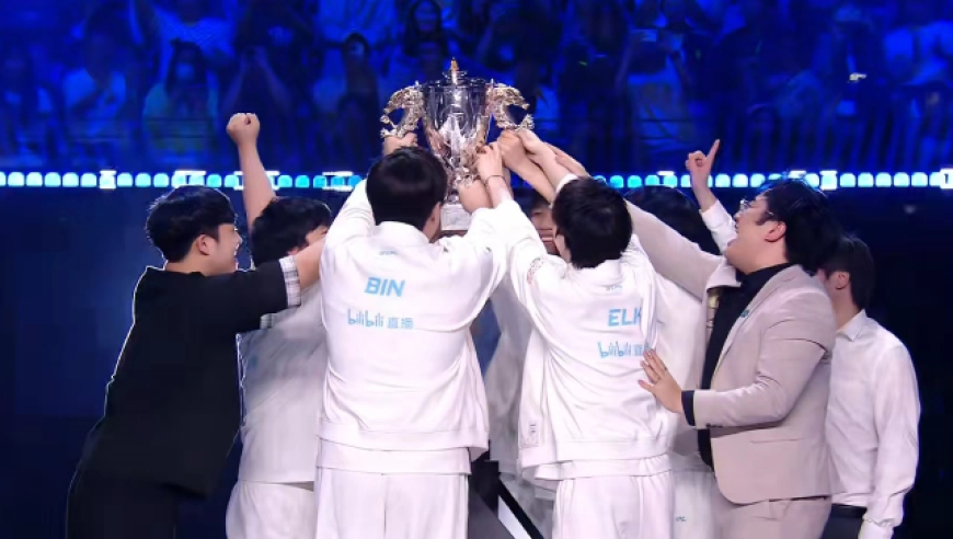BLG 3-2击败TES勇夺LPL总冠军，左手阿卡丽绕后切入摧毁双C