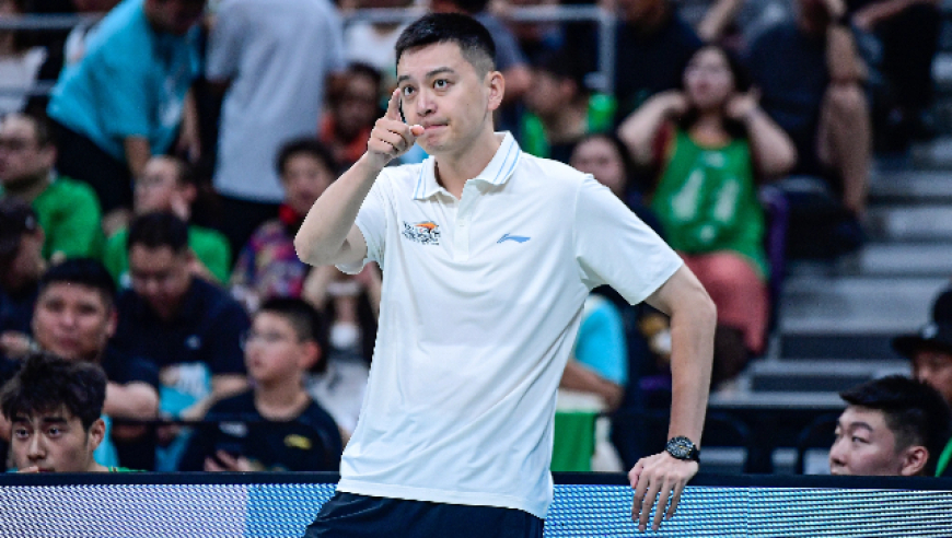 杨鸣凌晨两点发视频怒怼裁判：沉默只能换来得寸进尺 或被CBA追罚