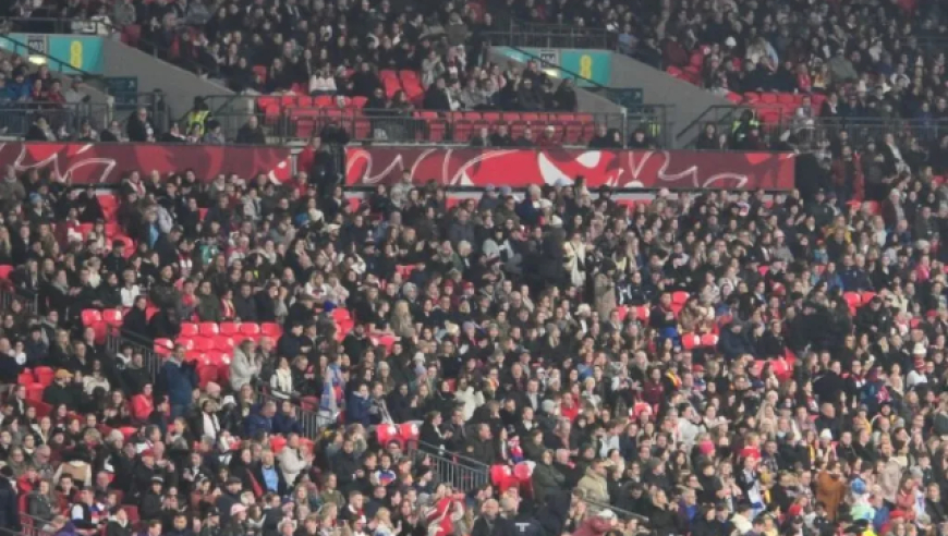 让人绝望的不是0-8，而是温布利的8万人：国内女足比赛免费票都没人要