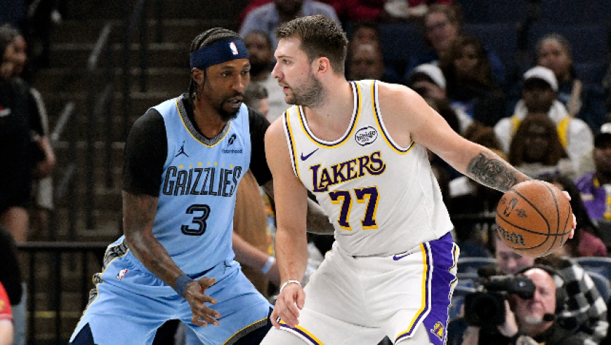 厉害炸了！东契奇复出44+11+6集锦 对手惨被他晃趴掉鞋