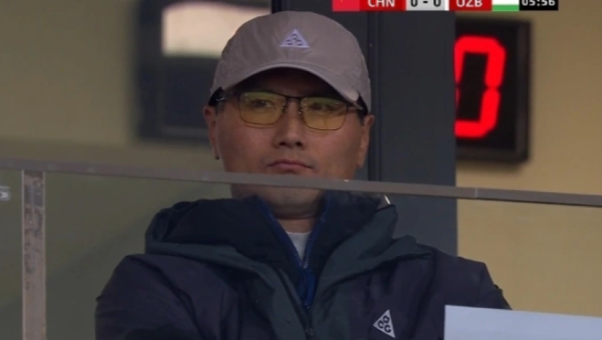 宋凯邵佳一观战黑脸！22岁美甲国脚3场3次送礼，名记：中超该禁赛5场