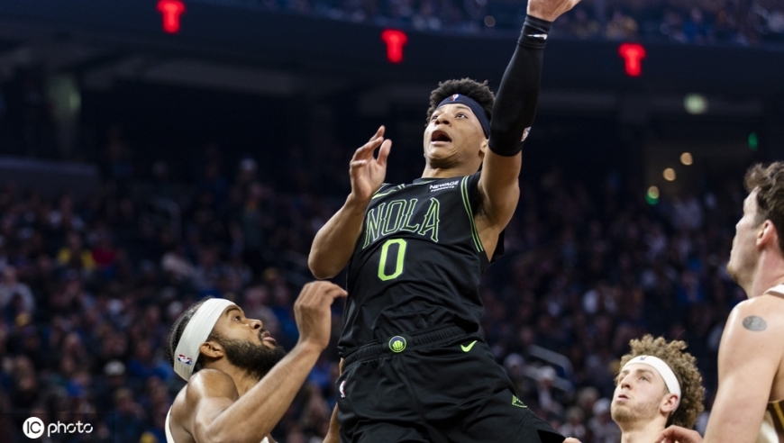 脾气这么大？裁判吹犯规费尔斯又去抢球还喷巴特勒 吃第2T被驱逐