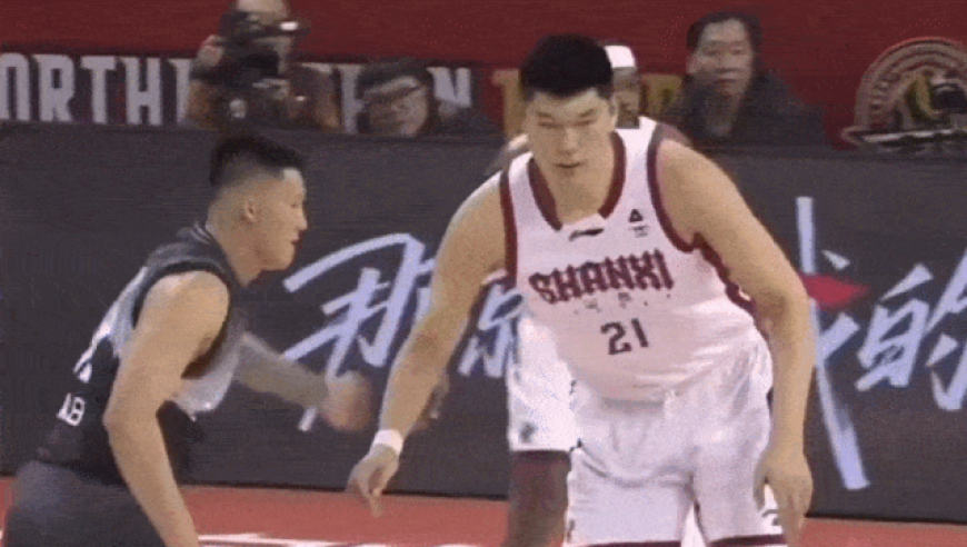 CBA开罚单：曾繁日击打对手裆部，停赛2场罚款10万元