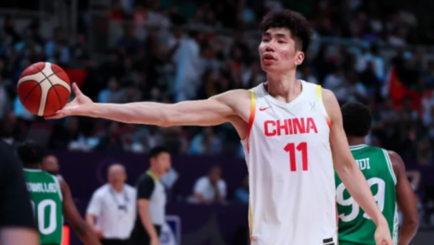 留洋中锋余嘉豪辗转3万公里驰援中国男篮！今晨抵达北京立即赴冲绳