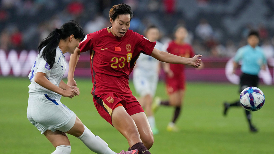 中国女足3-0乌兹女足：李晴潼双响邵子钦点射 中国女足提前出线