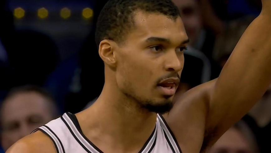 夸张到离谱！马刺第二节三分钟狂轰22-4极限攻击波完爆76人全过程