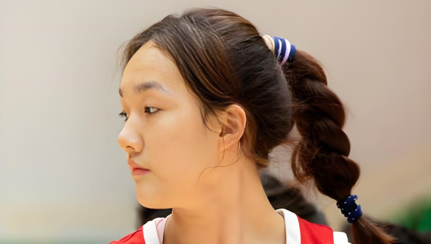 又美又能打！中国女篮又一17岁1米93新星崛起：当2米26张子宇替身