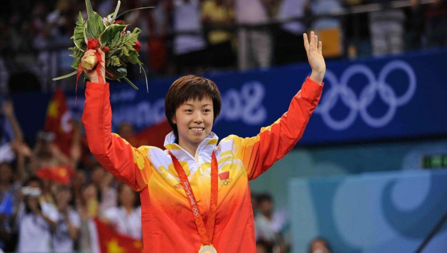 鞋底板拍出惊天逆转！张怡宁的备用拍惊魂，诠释真正的魔王｜体坛记忆