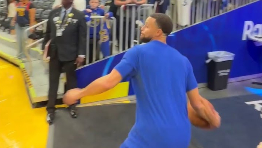 还有谁！库里扔进跨越全场的超远三分 今日复出盼赢球