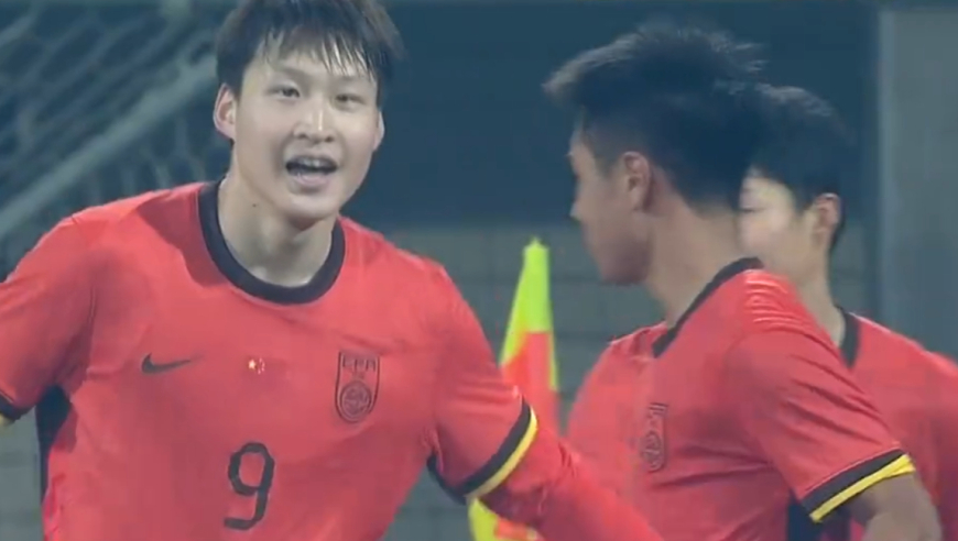 8-0横扫！中国男足狂胜，7人破门全面开花，4战全胜小组第1