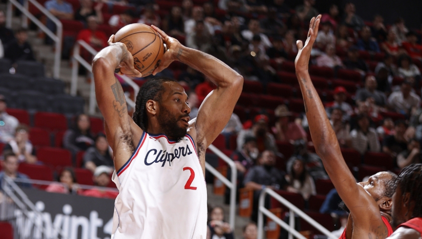 神的武器！慢镜回看小卡高难跳投2+1准绝杀 潇洒转身突破+顶着3人强投