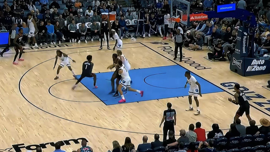 持续进化！火箭阿门汤普森突破对抗上篮+中投三分连拿7分尽显全能