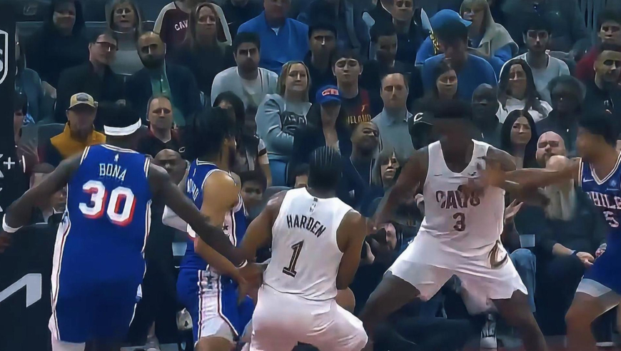 登神降临！骑士首节进攻受挫 哈登罚球+三分连轰7分还妙传队友扣篮