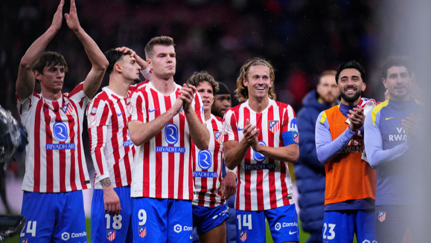 国王杯-吊打！马竞4-0十人巴萨占先机，霍安失误送礼，小蜘蛛、卢克曼传射