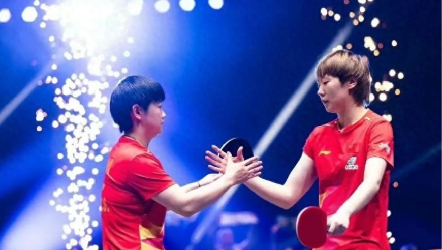 瑞典大满贯登顶后，孙颖莎回应外界质疑与王曼昱关系，陈熠透露国乒内部氛围！