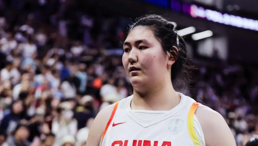 这就是核武器！张子宇登场连续在对手头顶得分 中国队领先两位数