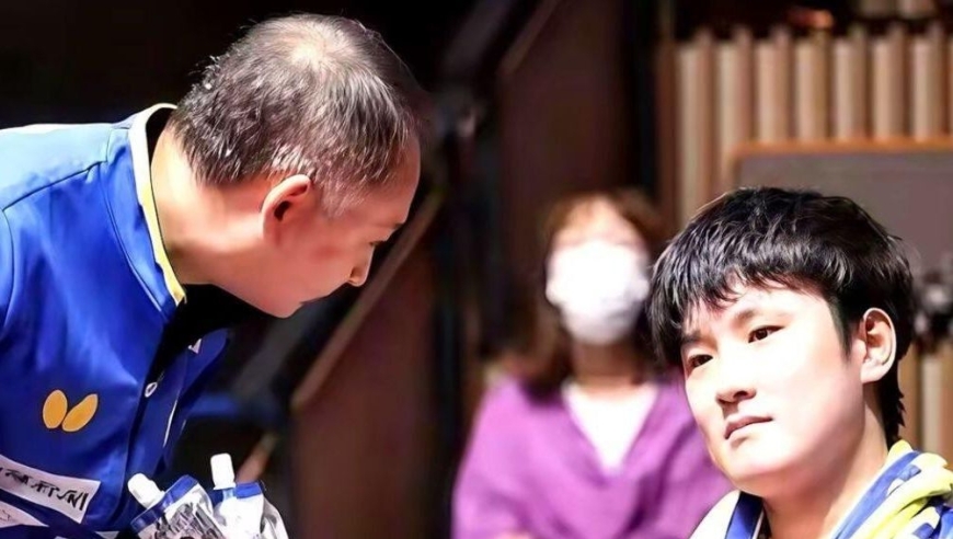 张本智和无缘冠军快哭了！赛后父子俩黑脸呆若木鸡，最终成绩不如妹妹