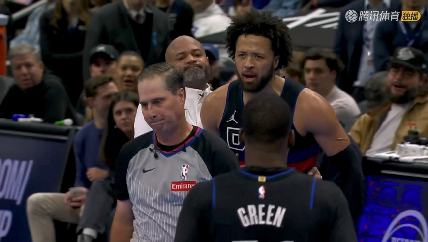 火药味越来越浓！坎宁安怒骂裁判喋喋不休 最终领到技术犯规