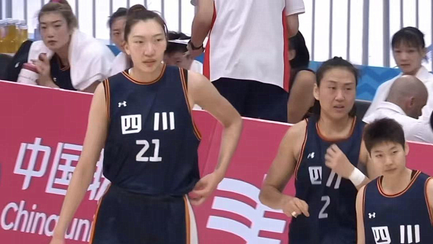 为什么四川女篮一定会输？看看天差地别的判罚标准就知道了