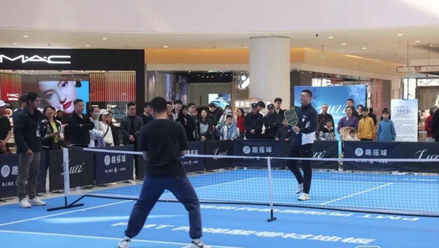 羽毛球降价了，年轻人却跑了