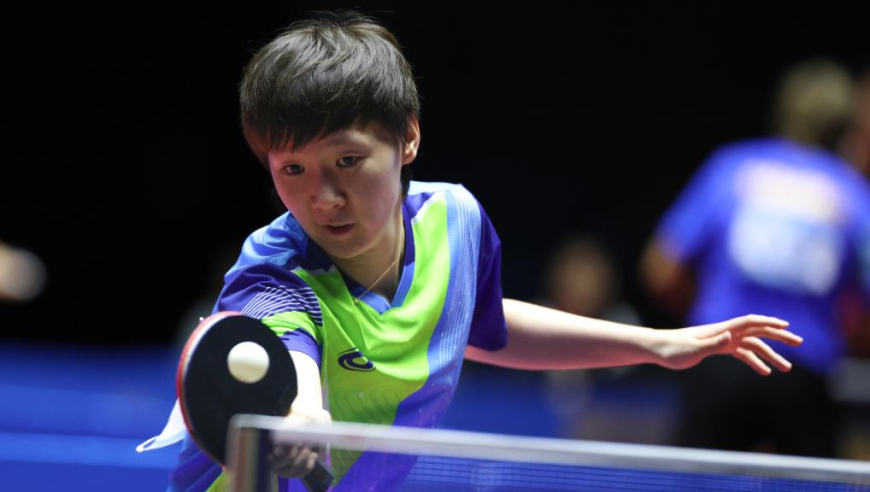 表情太淡定！王曼昱攻防压制4-1王艺迪 晋级女单四强会师陈梦