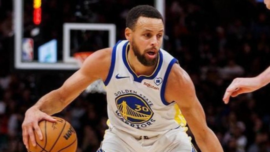 库里你太狠了！两战95分创7大神迹，超越詹姆斯登顶历史第一