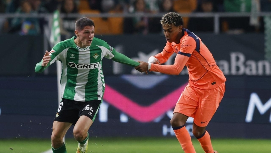 随着巴萨5-3，马竞0-1，西甲最新积分榜出炉：皇马落后榜首4分