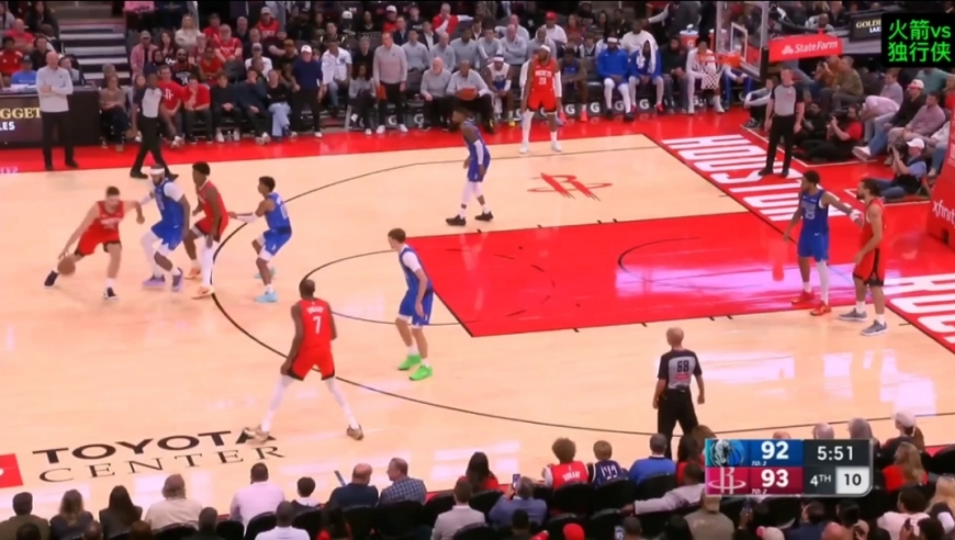 火箭独行侠最后5分钟：杜兰特连续关键3分，阿门绝命盖帽带走比赛
