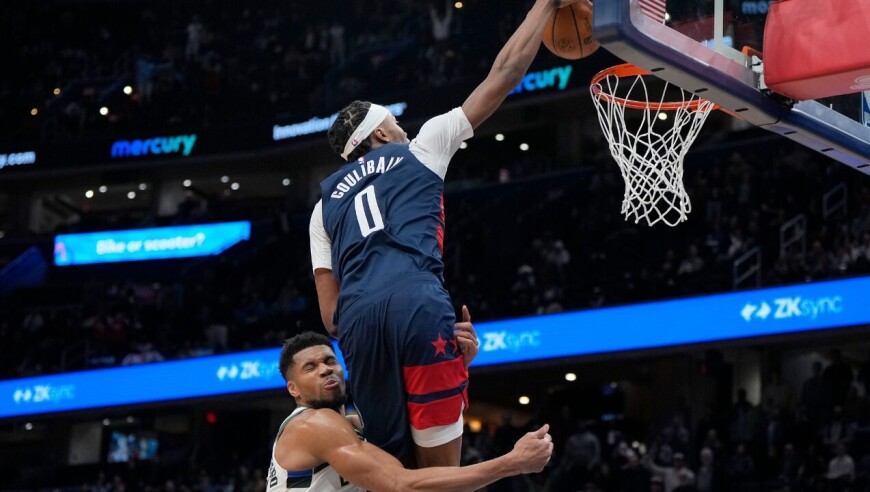 2日NBA十佳球 库利巴利抢断暴扣一气呵成 克劳尼举火烧天隔扣卡尔克布伦纳