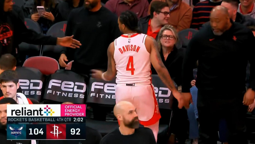 真的不配赢！火箭换下主力投降后 边缘球员轰出11-1打回悬念