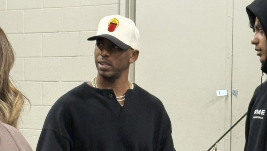 保罗现身赌城引热议！与众星拥抱热聊：文班亚马主动走过去熊抱他