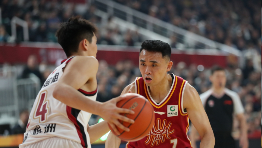 拿600万，18分钟0得分+赛季场均1分！球迷：就这还想进国家队？