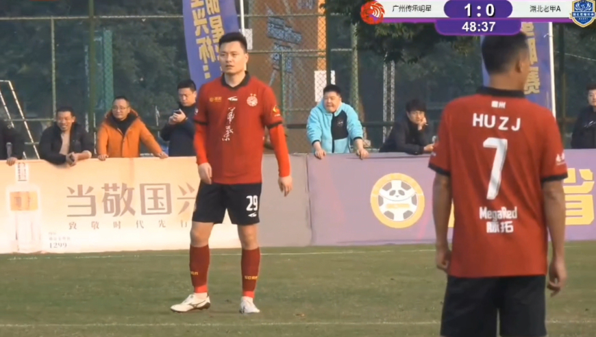 梦回巅峰恒大！回看郜林在老甲A连进两霸气头槌，硬扛对手超强滞空