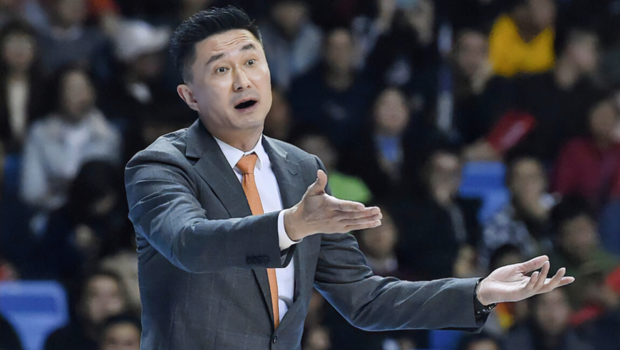 广东深圳最后时刻：张皓嘉萨林杰关键三分 杜锋不满判罚冲向裁判