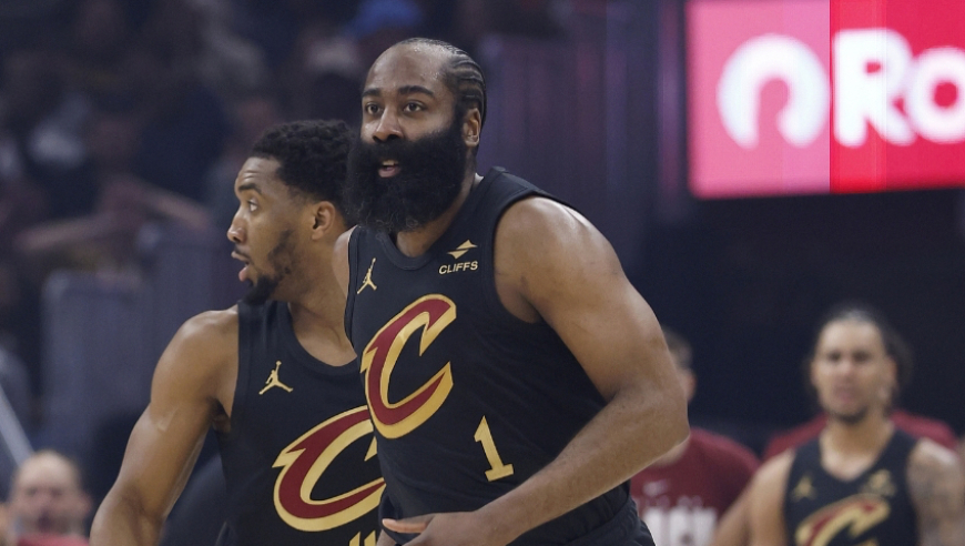 不要太爽！骑士黄蜂开局：哈登和米切尔轮番给阿伦喂饼