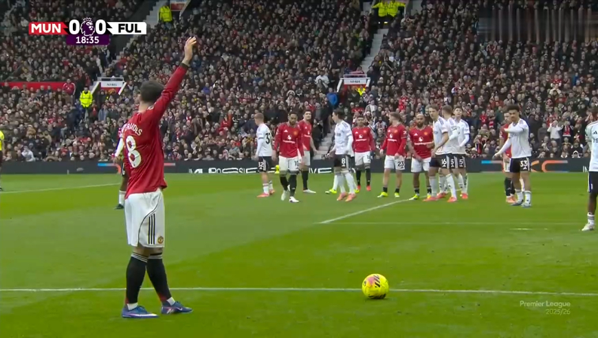 太燃！慢镜还原曼联第94分钟逆天世界波绝杀富勒姆，全队沸腾