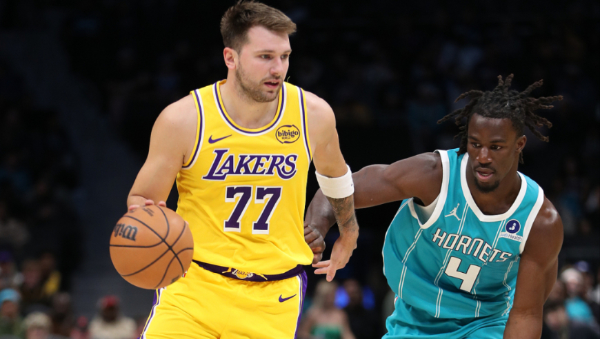 Top时刻｜湖人黄蜂五佳球：里夫斯单骑闯关 东契奇双手隔扣挂框