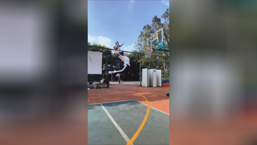 95后女孩打篮球受到上千万网友的喜爱，真是高手在民间