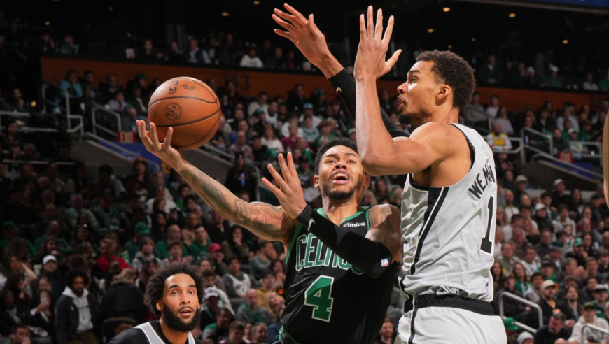 马刺绿军决胜3分钟：文班科皇攻防一体率队打出12-4 绿军三分4连铁遭逆转