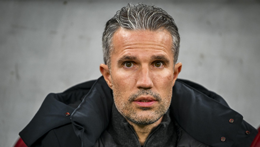 主帅范佩西露出想打人的眼神！欧战费耶诺德超巨失误被读秒绝杀