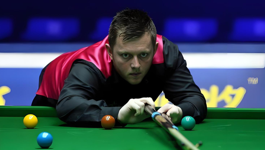 斯诺克赛场上九大搞笑瞬间！大师们出其不意的杆法，杆杆让人猝不及防