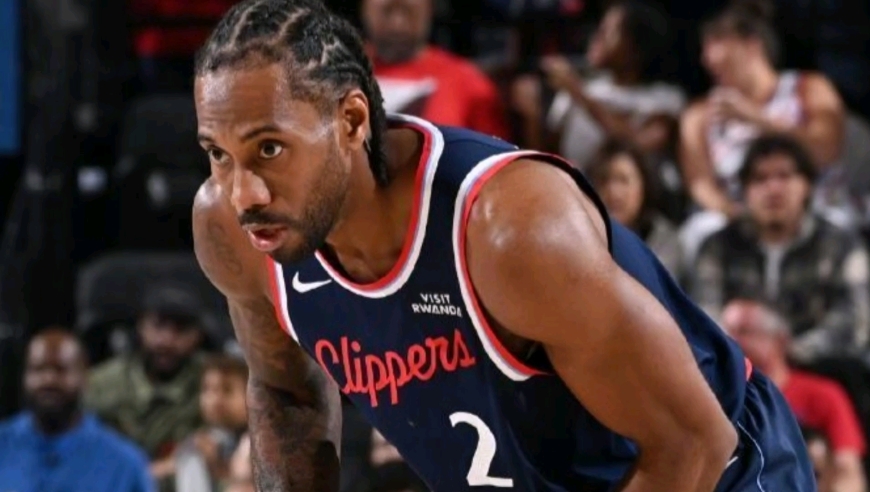 全场高呼MVP！伦纳德攻防一体主宰比赛，虐得尼克斯全员找不到北