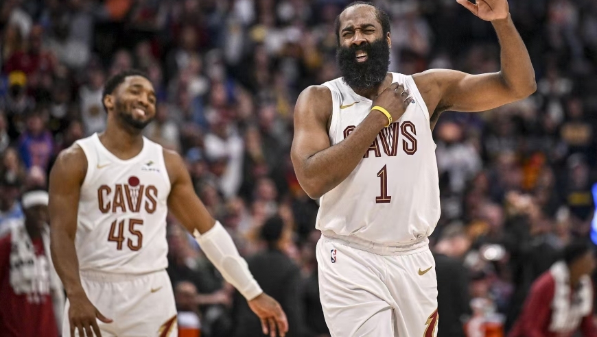 哈登刚打两场就创纪录！队记直呼不可思议，主帅：米切尔不一样了