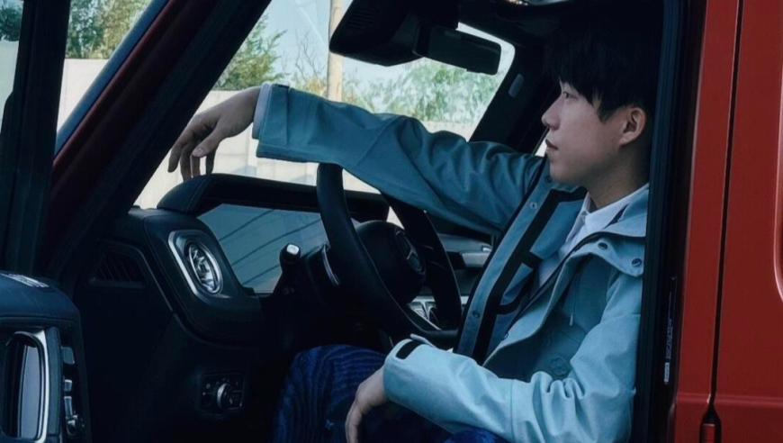 王楚钦开车压线被举报！罚款二百元扣1分，不影响出征美国大满贯