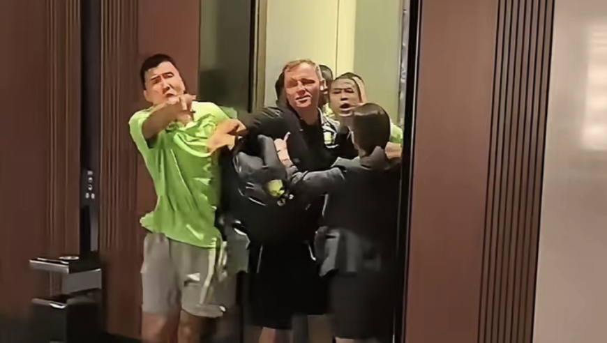 怒怼球迷！王刚遭国安董事长戏谑&ldquo;这不战神吗&rdquo; 回应：附近没电梯