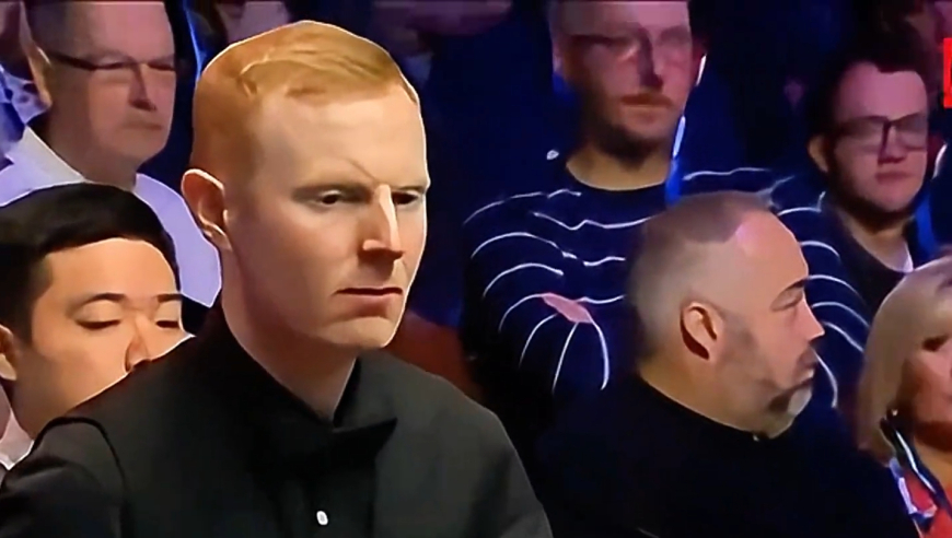 体坛名场面｜丁俊晖开球做简单斯诺！开局躺赚32分，裁判气的咬牙切齿！