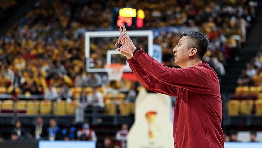 男篮14人大名单公布，2后卫投篮命中率仅3成，球迷：实在找不到人了？